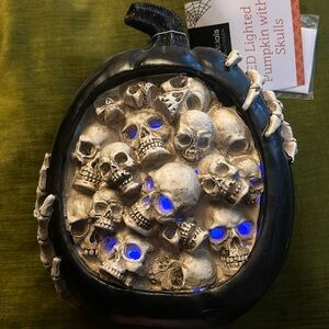 LED Lighted Pumpkin with Skulls (New)